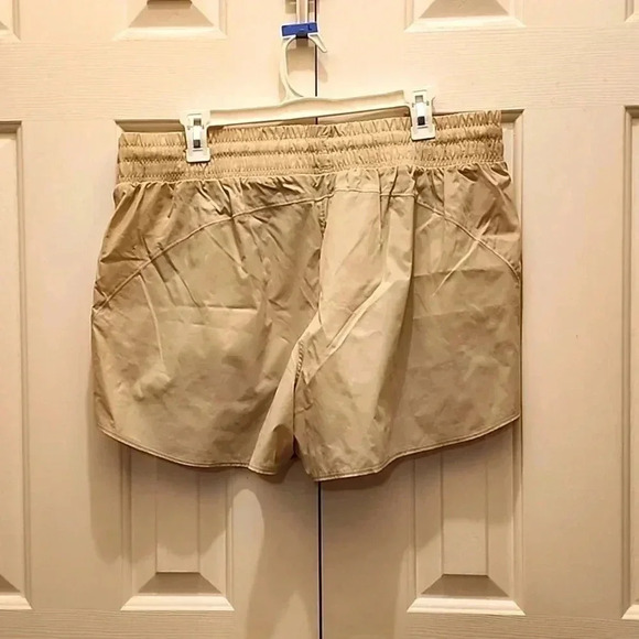 Under Armour-Women’s Flex Woven 3" Crinkle Shorts Size XL- NWT - Picture 2 of 7